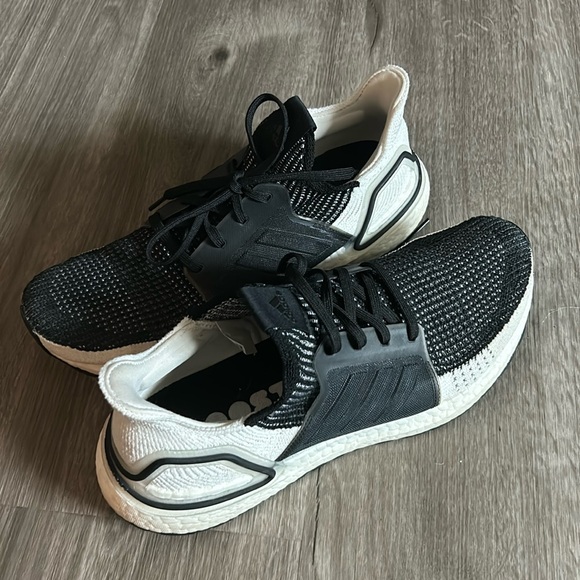 Adidas Ultra Boosts B/W Womens 10 - Picture 1 of 6